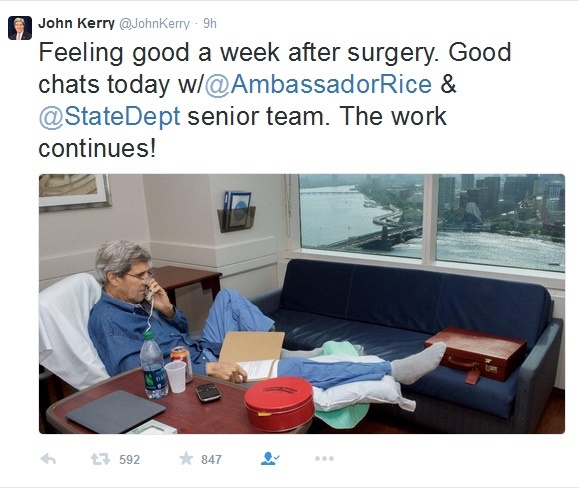 جان کری عکس خود را از بیمارستان توییت کرد/عکس